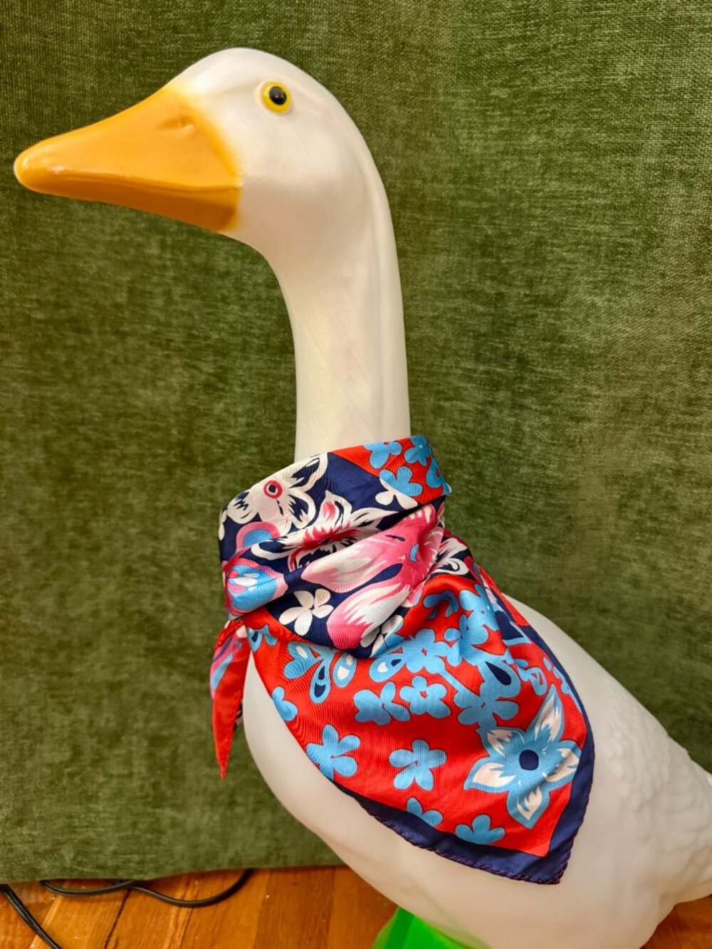 OSCAR by Oscar de la Renta Silk Scarf Red Navy Blue Floral Square Vintage - Picture 2 of 7
